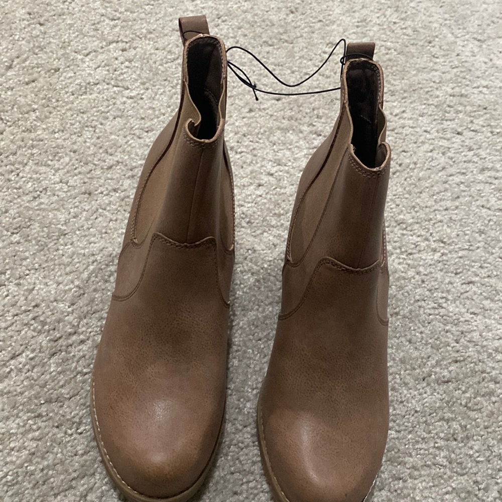 Target Universal Thread ankle boots, tan sz 12 brand new.